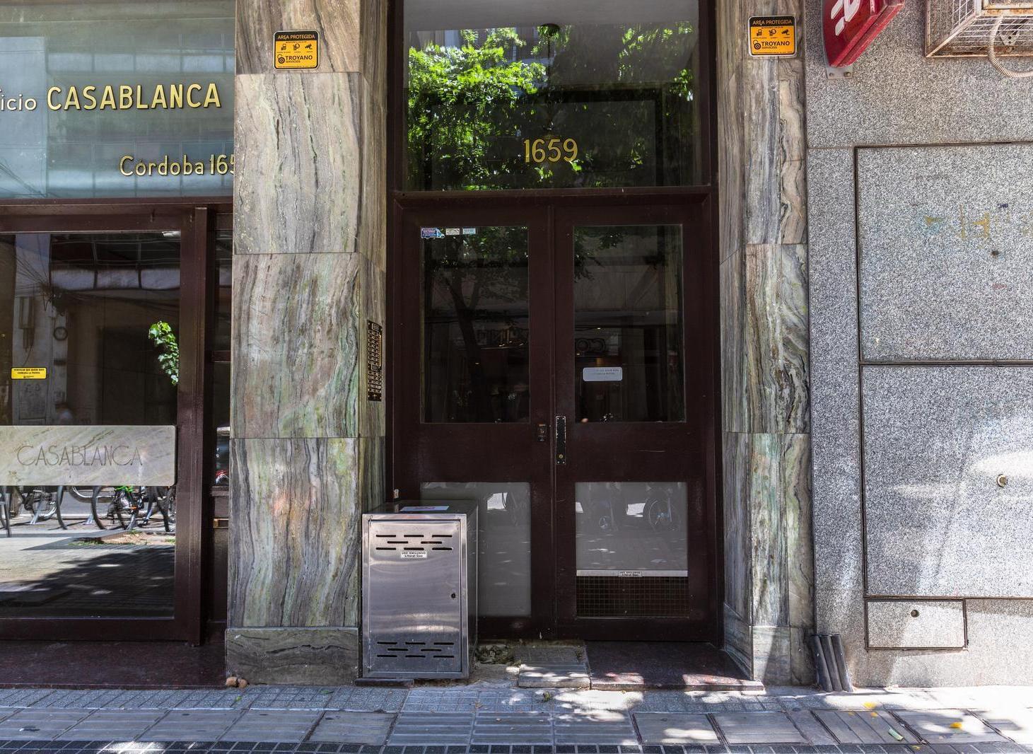 VENTA-DEPARTAMENTO DE DOS DORMITORIOS, RECICLADO, PASEO DEL SIGLO, CENTRO.