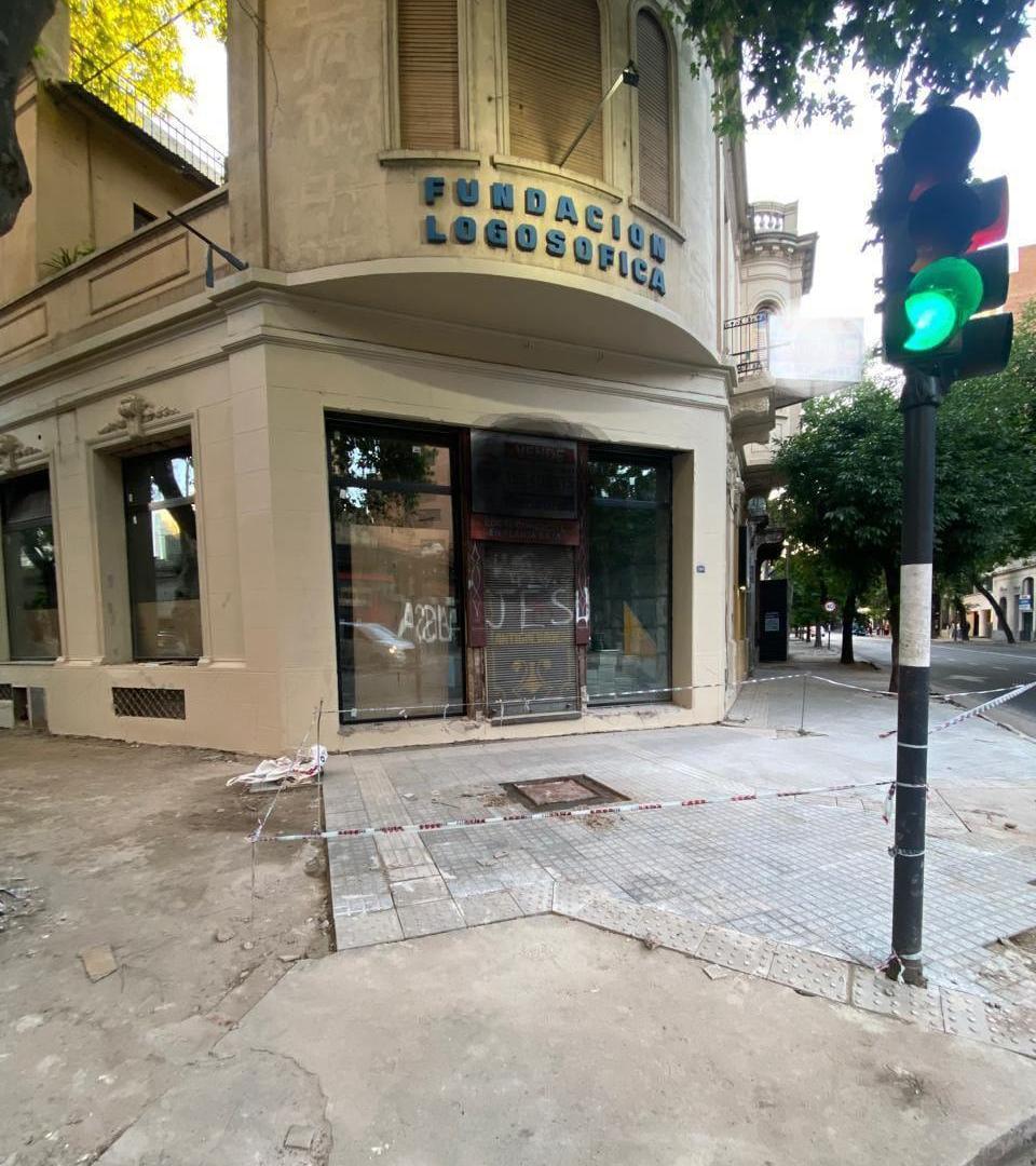 EN VENTA - LOCAL COMERCIAL RECICLADO A NUEVO - BARRIO LOURDES