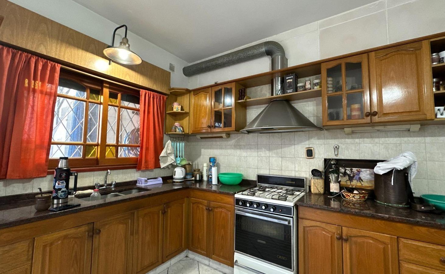 VENTA CASA DE 2 DORMITORIOS GALPÓN - BARRIO BELGRANO