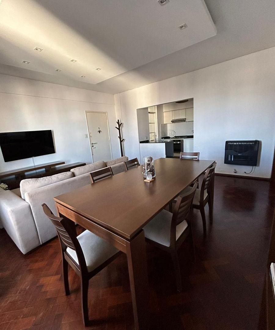 VENTA - DEPARTAMENTO DE DOS DORMITORIOS Y BALCON - CENTRO