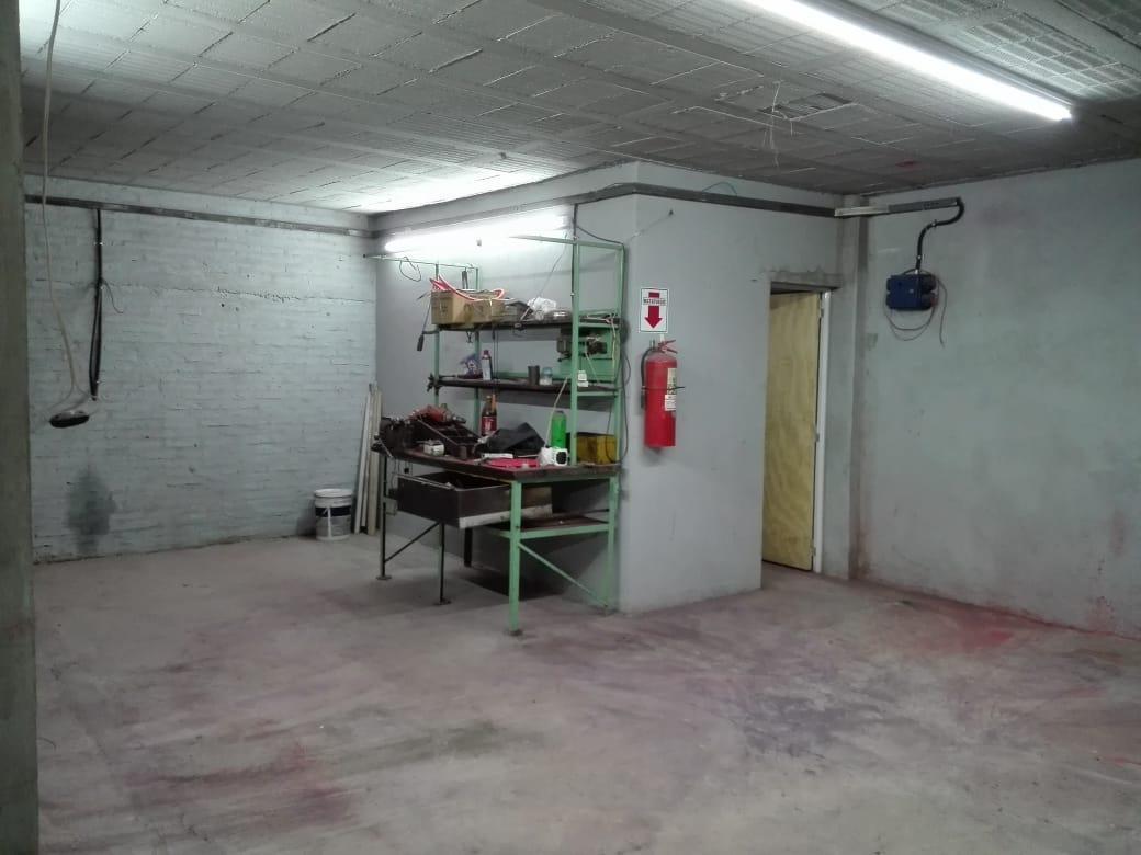 VENTA - GALPON INDUSTRIAL - BARRIO EMPALME GRANEROS