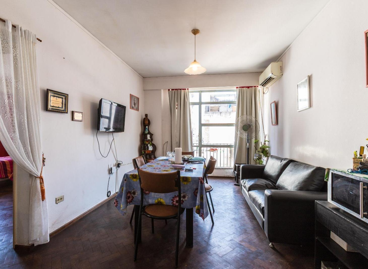 EN VENTA - DEPARTAMENTO DE 2 DORMITORIOS CON BALCON - CENTRO