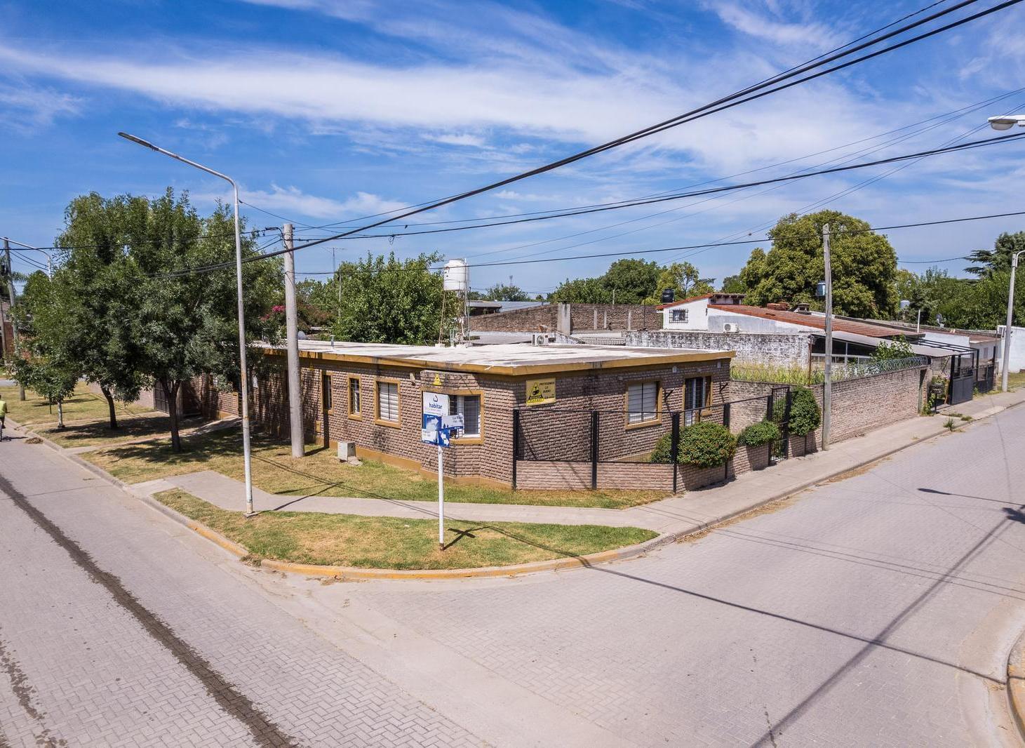 EN VENTA - CASA EN ESQUINA 3 DORMITORIOS - PUEBLO ESTHER