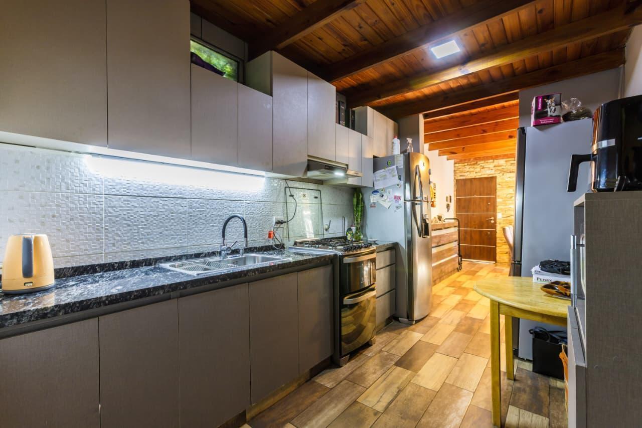 Foto de VENTA - CASA 2 DORMITORIOS - REMEDIOS DE ESCALADA DE SAN MARTÍN ROSARIO, imagen 3