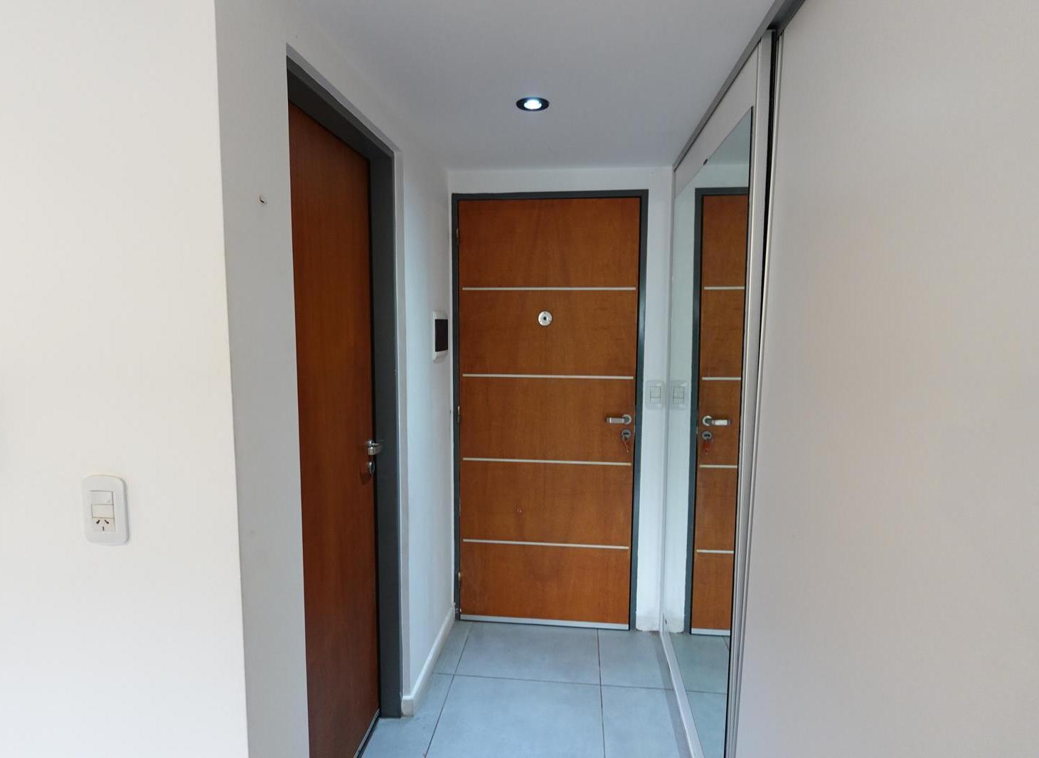Foto de VENTA - MONOAMBIENTE CON BALCON - REFINERIA, imagen 2