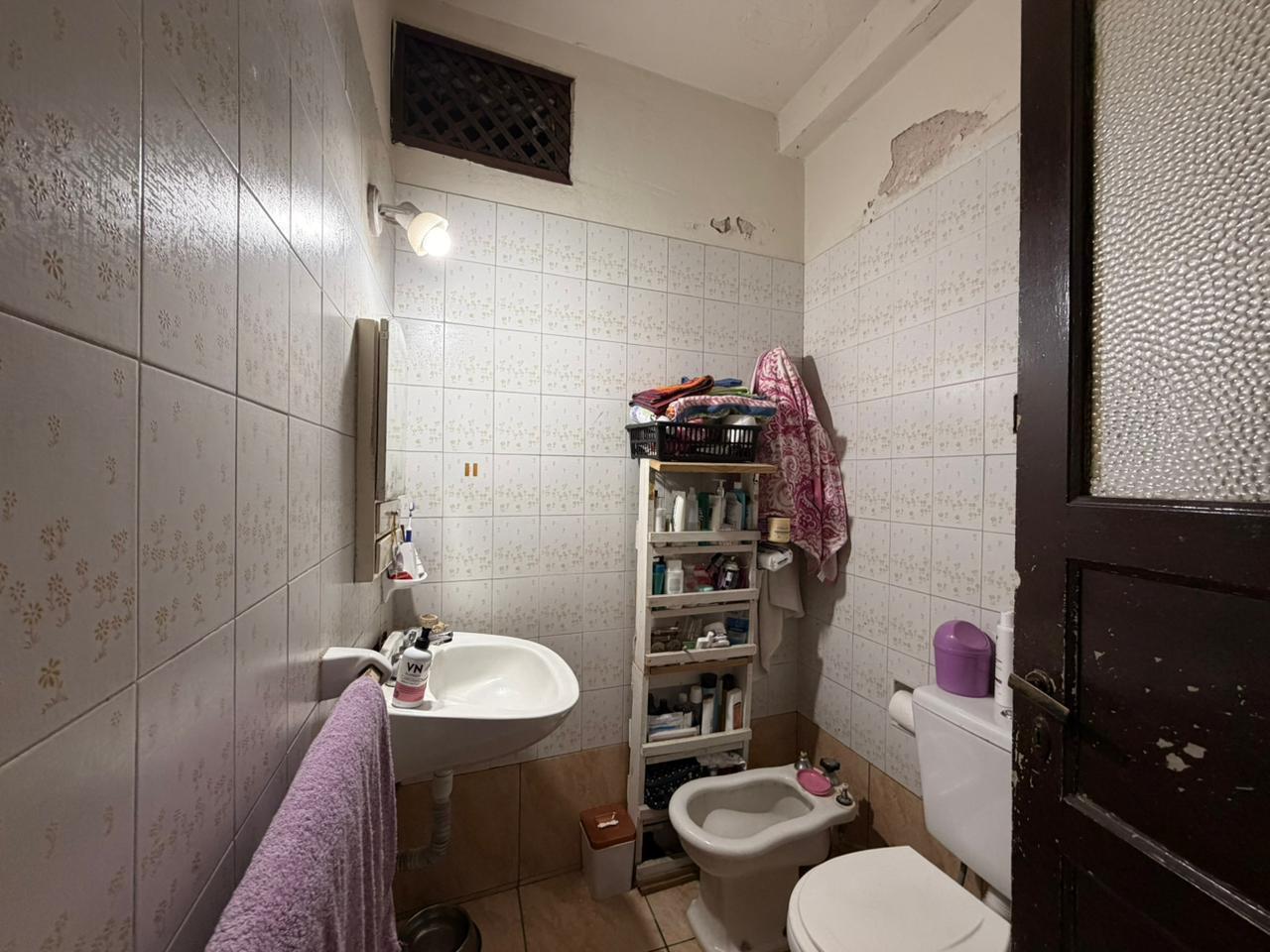 VENTA CASA AL FRENTE (EN PH) BARRIO ABASTO