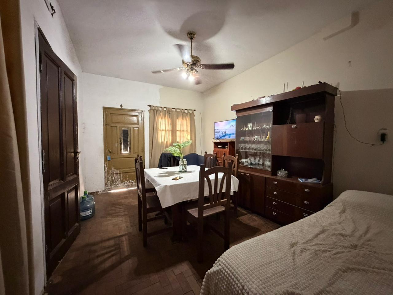VENTA CASA AL FRENTE (EN PH) BARRIO ABASTO