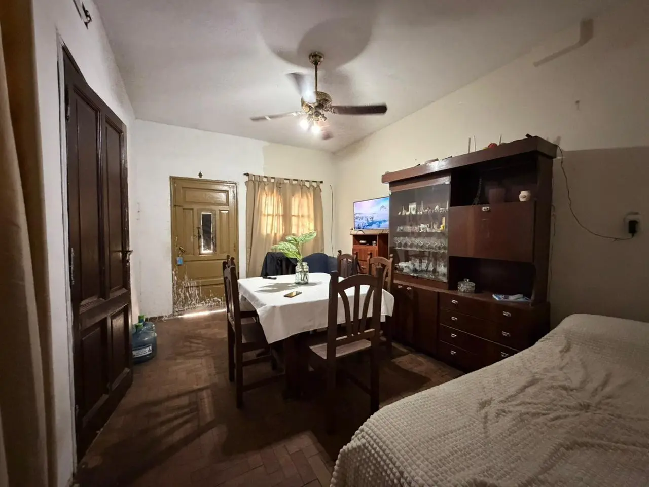 VENTA CASA AL FRENTE (EN PH) BARRIO ABASTO 2