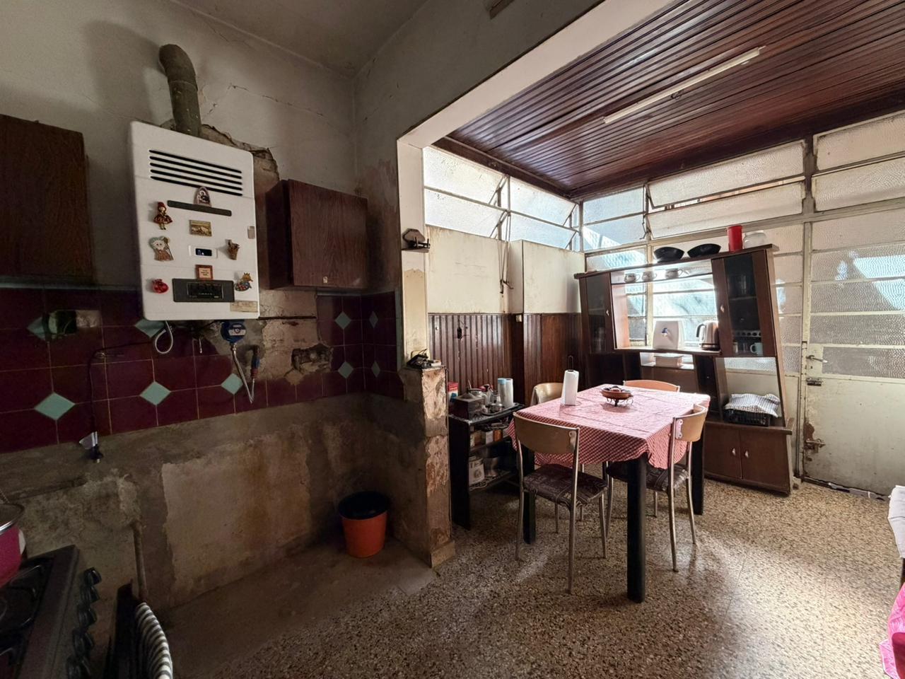 VENTA CASA AL FRENTE (EN PH) BARRIO ABASTO