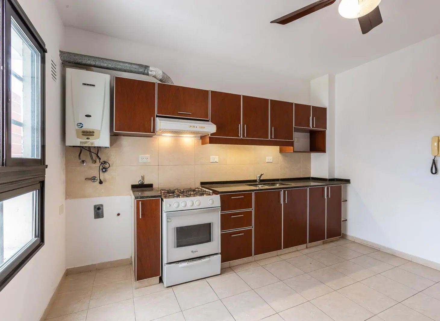 EN VENTA - DEPARTAMENTO 2 DORMITORIOS CON COCHERA APTO CRÉDITO - BARRIO ECHESORTU 5