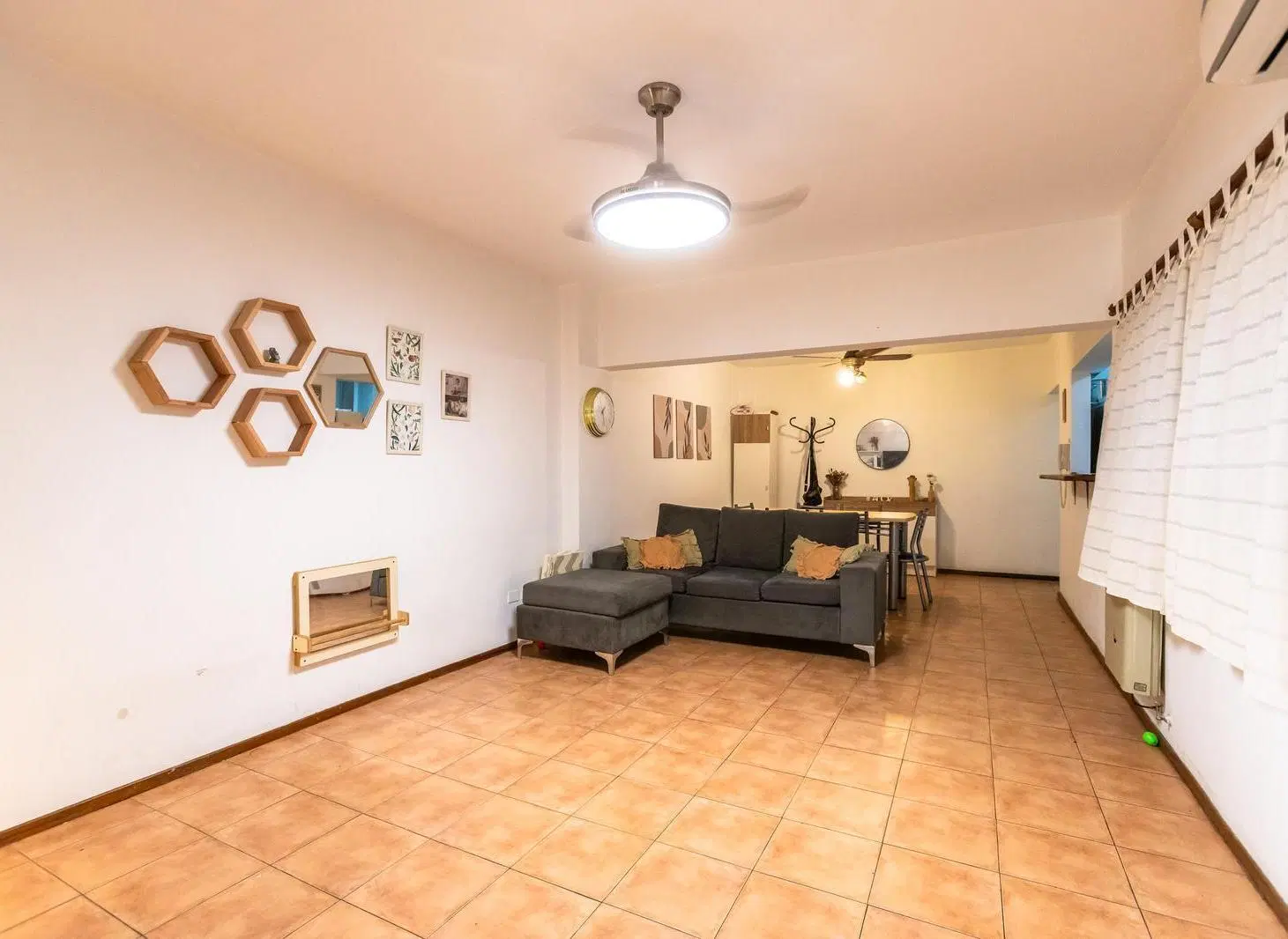 EN VENTA-DEPARTAMENTO DE TRES DORMITORIOS CON BALCÓN AL FRENTE-ZONA CENTRO RÍO 2