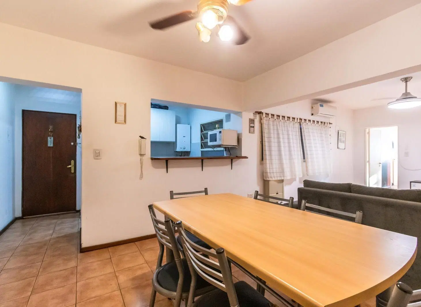 EN VENTA-DEPARTAMENTO DE TRES DORMITORIOS CON BALCÓN AL FRENTE-ZONA CENTRO RÍO 3