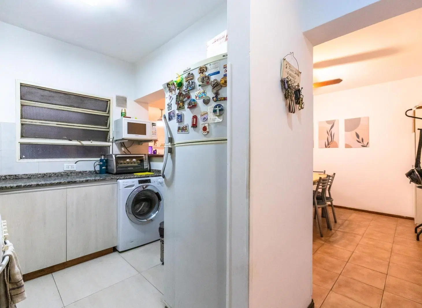 EN VENTA-DEPARTAMENTO DE TRES DORMITORIOS CON BALCÓN AL FRENTE-ZONA CENTRO RÍO 4
