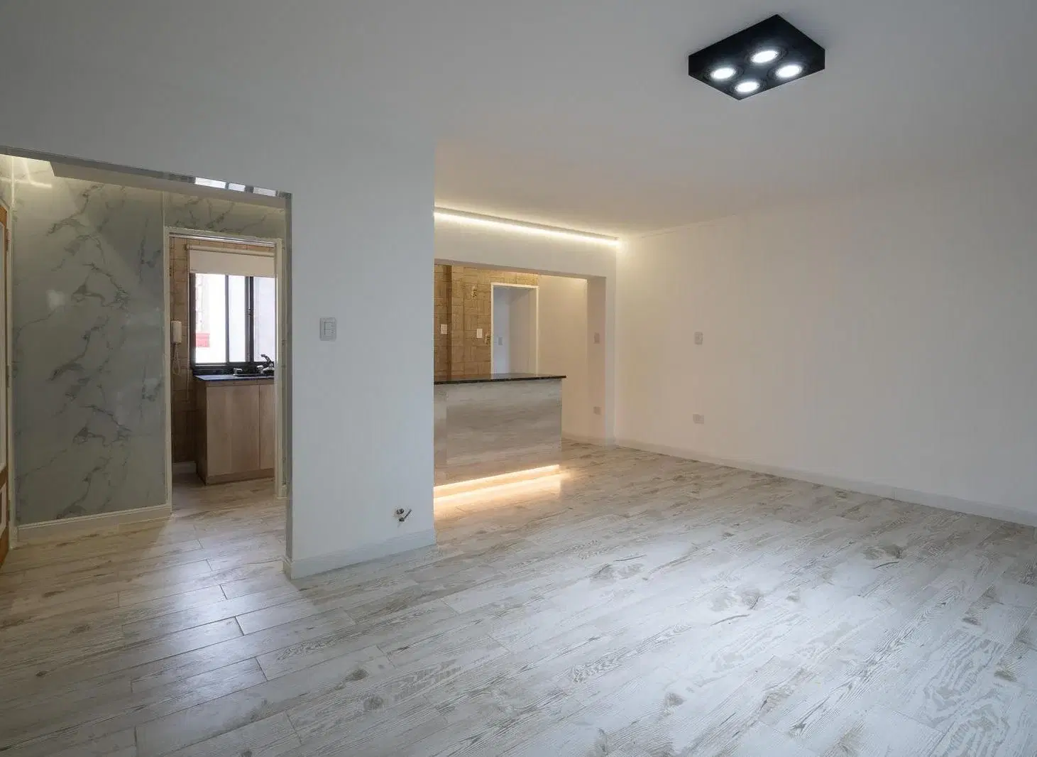 VENTA - DEPARTAMENTO SEMIPISO 1 DORMITORIO C/BALCON AL FRENTE - BARRIO CENTRO 5