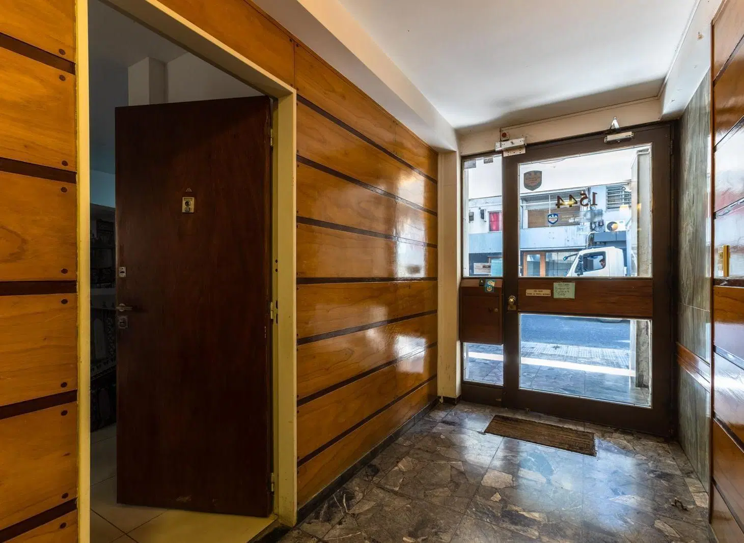 DEPARTAMENTO DE 2 DORMITORIOS CON PATIO EN BARRIO CENTRO 2
