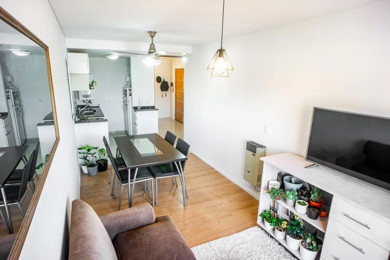 VENTA - DEPARTAMENTO 2 DORMITORIOS BALCON - ABASTO 2
