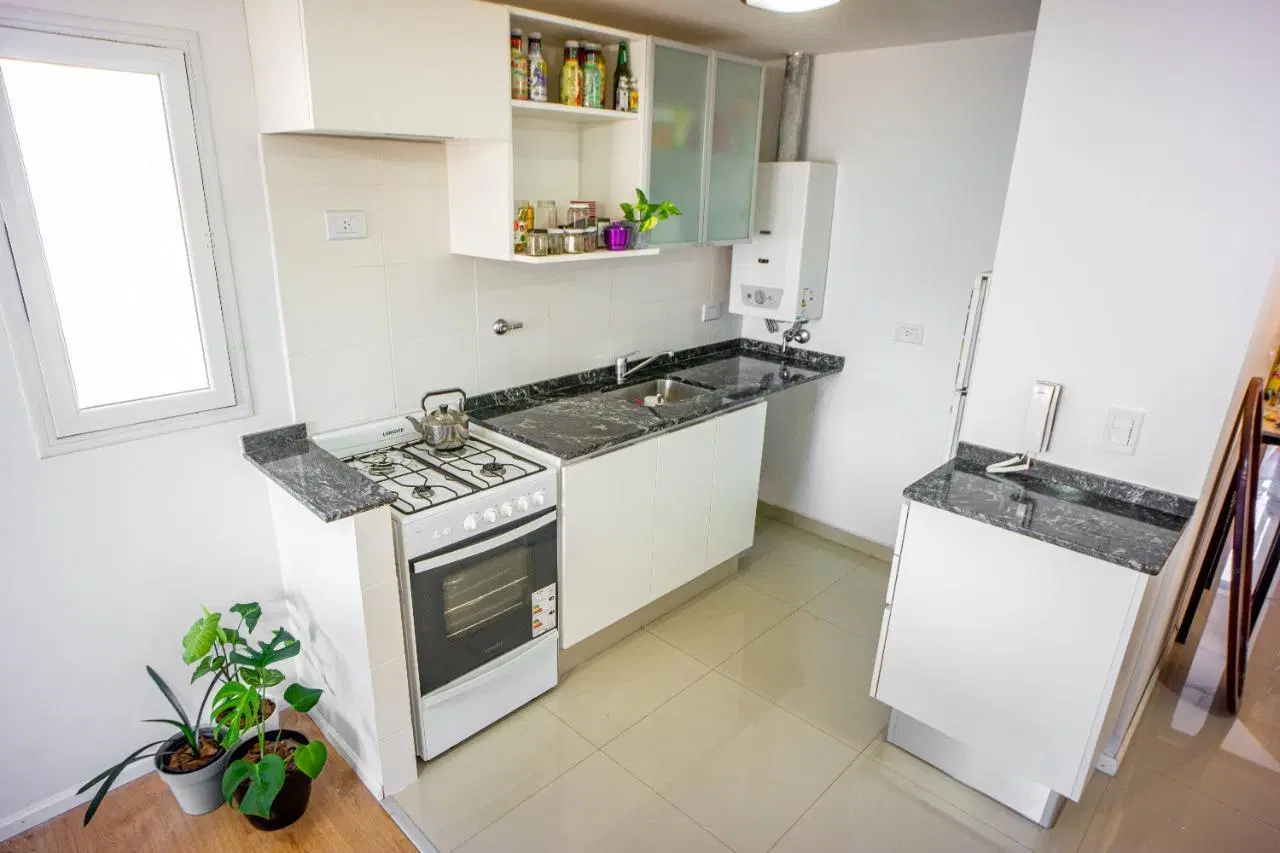 VENTA - DEPARTAMENTO 2 DORMITORIOS BALCON - ABASTO 3