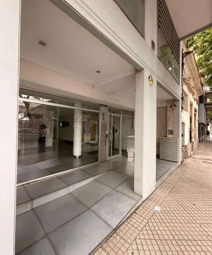 DEPTO DE 2 DORMITORIOS CON COCHERA Y BAULERA EN VENTA BARRIO CENTRO ROSARIO 5