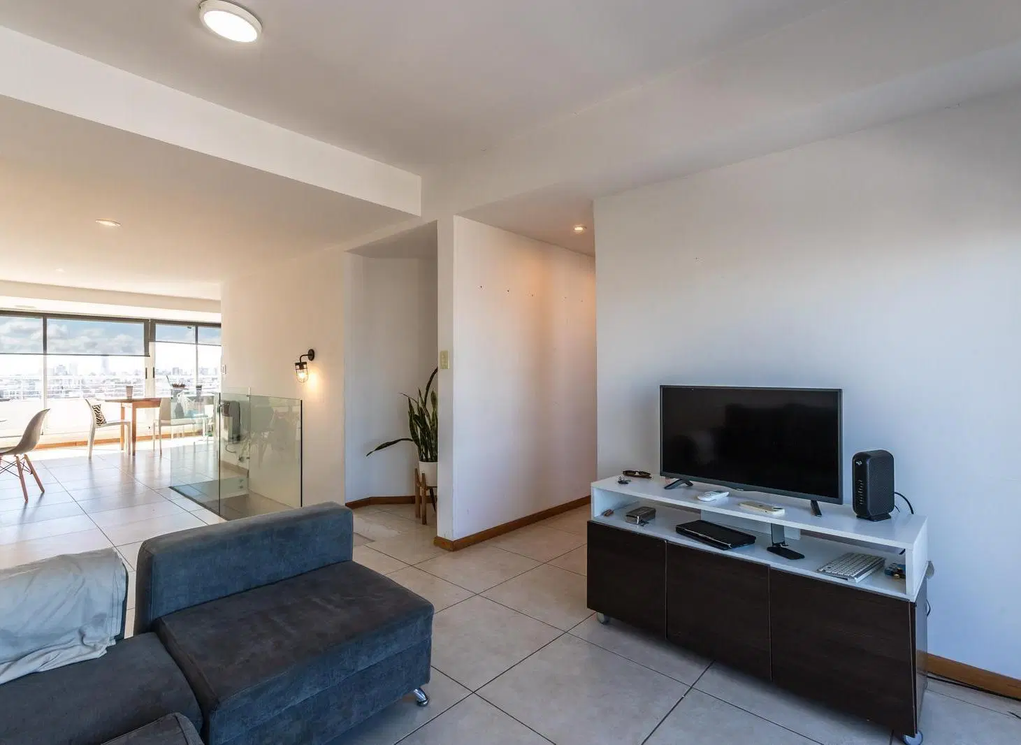 EN VENTA - DUPLEX 2 DORMITORIOS CON COCHERA Y TERRAZA EXCLUSIVA - CENTRO 2