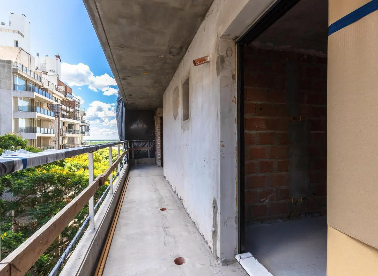 VENTA - DEPARTAMENTO UN DORMITORIO CON BALCON ATERRAZADO - CENTRO RIO 5