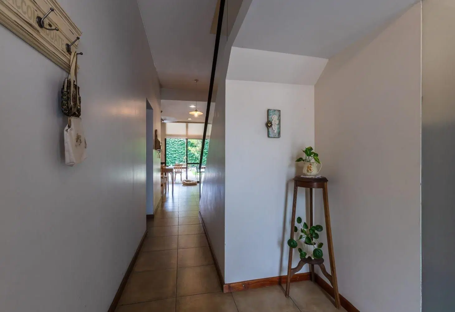 VENTA - CASA DE 3 DORMITORIOS COMODÍN CON COCHERA Y JARDÍN CON PILETA - BARRIO REFINERÍAS 8