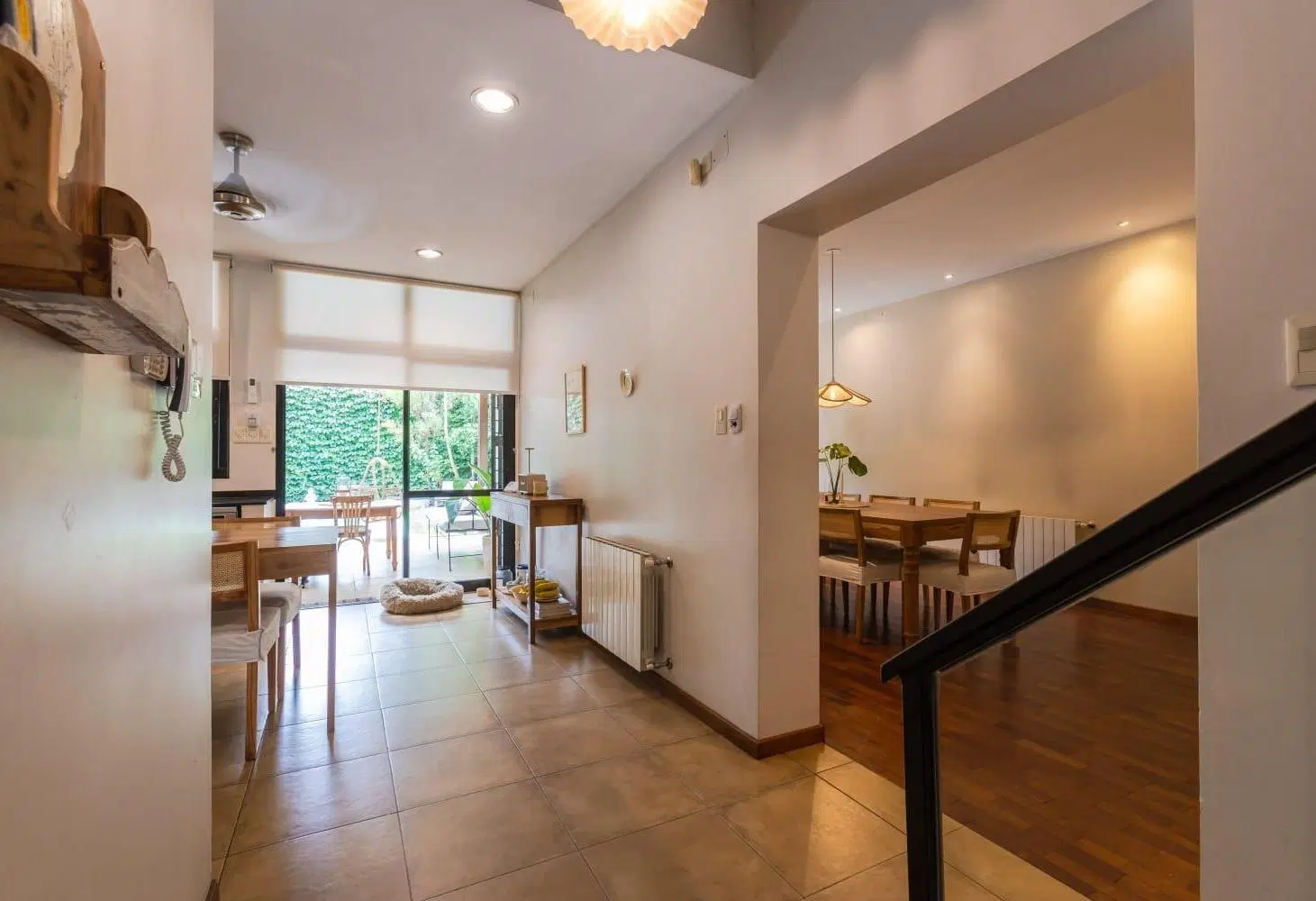 VENTA -  CASA DE 3 DORMITORIOS   COMODÍN CON COCHERA Y JARDÍN CON PILETA - BARRIO REFINERÍAS 5