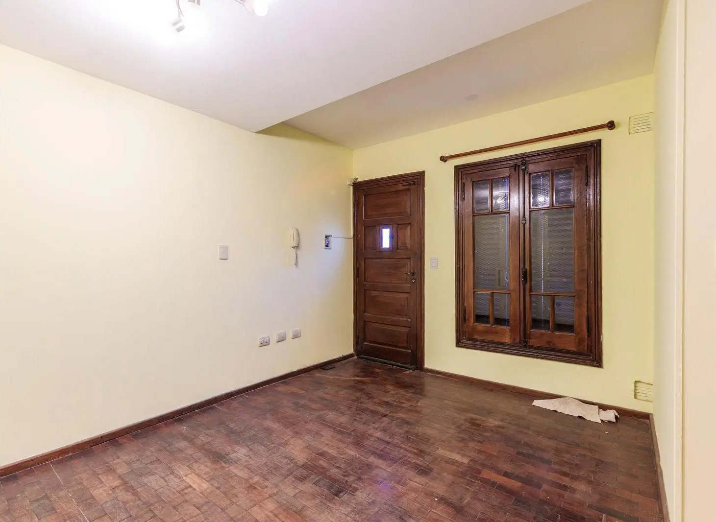 VENTA-CASA DE PASILLO APTA CREDITO-CENTRO. 3