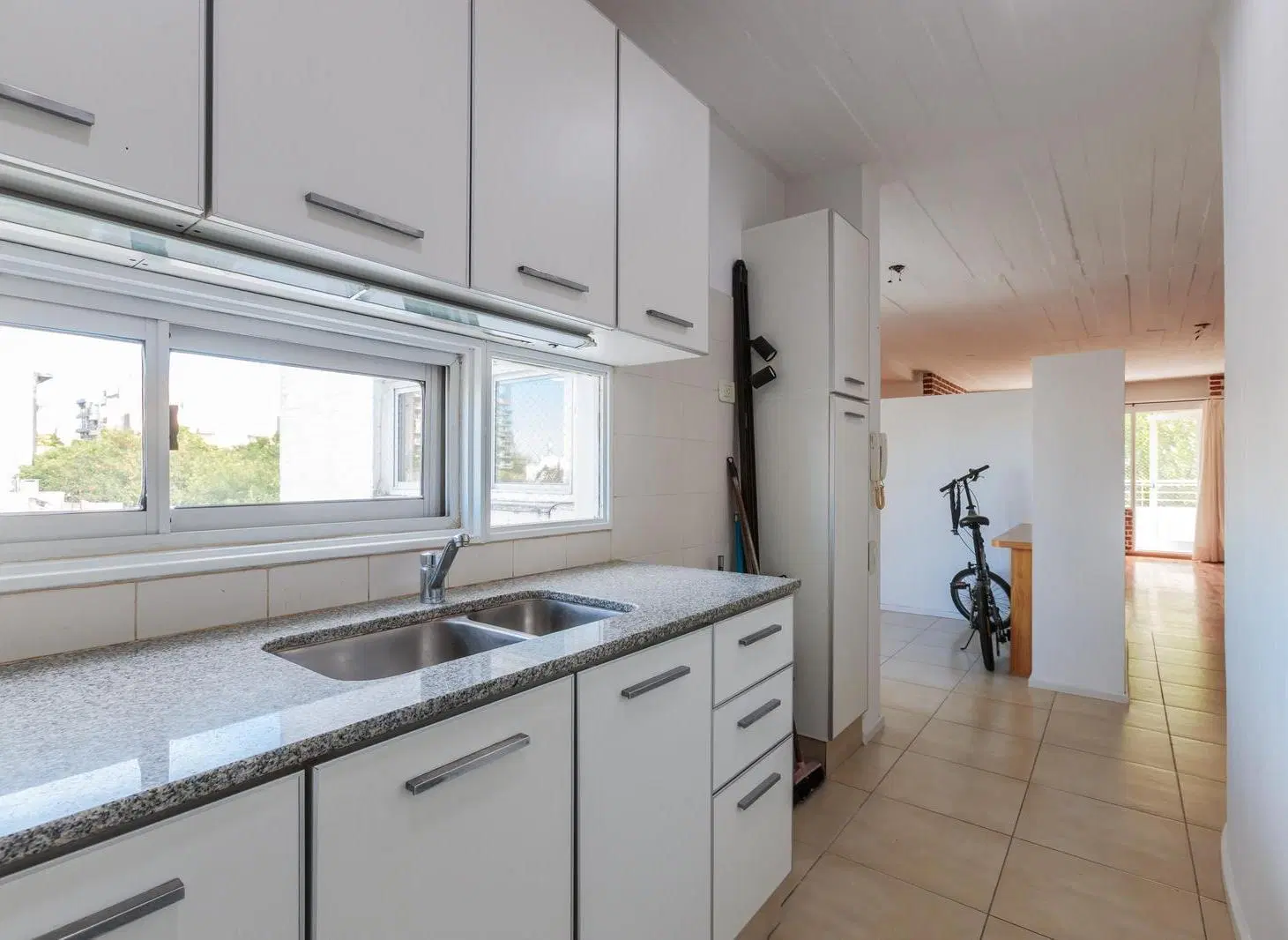 EN VENTA - DEPARTAMENTO 2 DORMITORIOS CON BALCÓN APTO CRÉDITO - BARRIO REPÚBLICA DE LA SEXTA 4