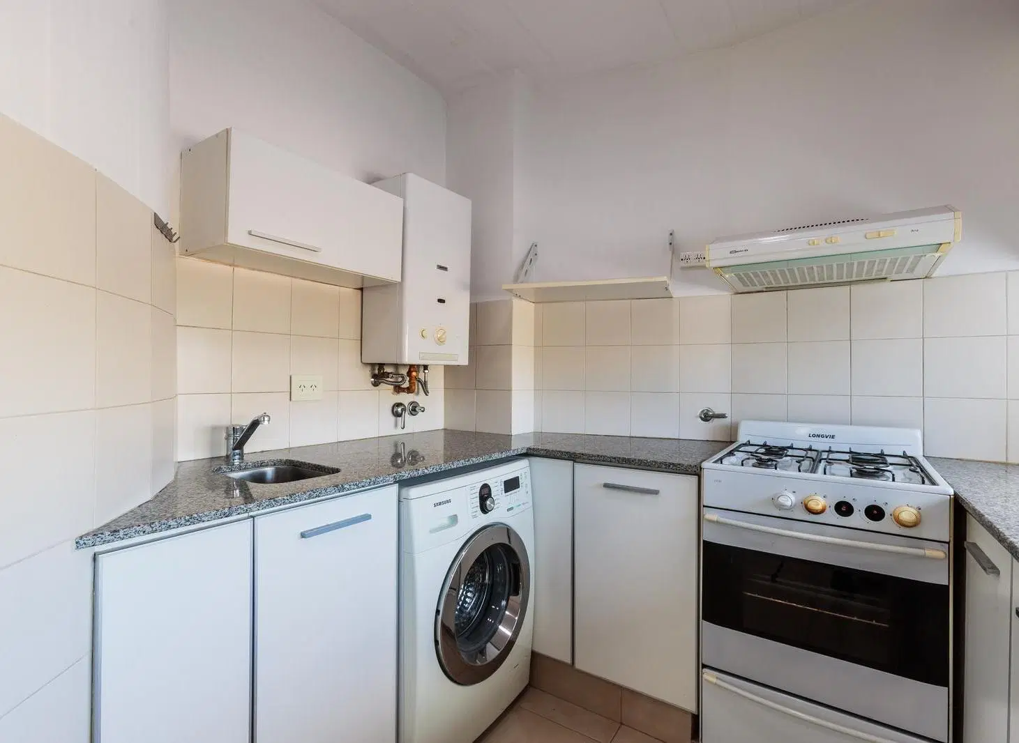 EN VENTA - DEPARTAMENTO 2 DORMITORIOS CON BALCÓN APTO CRÉDITO - BARRIO REPÚBLICA DE LA SEXTA 8