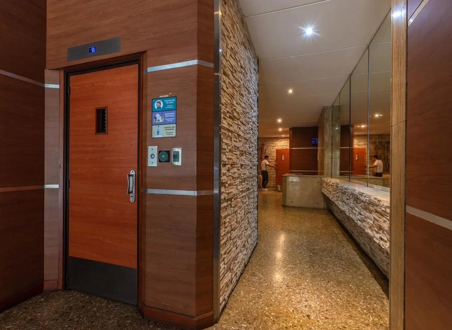 DEPARTAMENTO DE 1 DORMITORIO EN VENTA BARRIO CENTRO 5