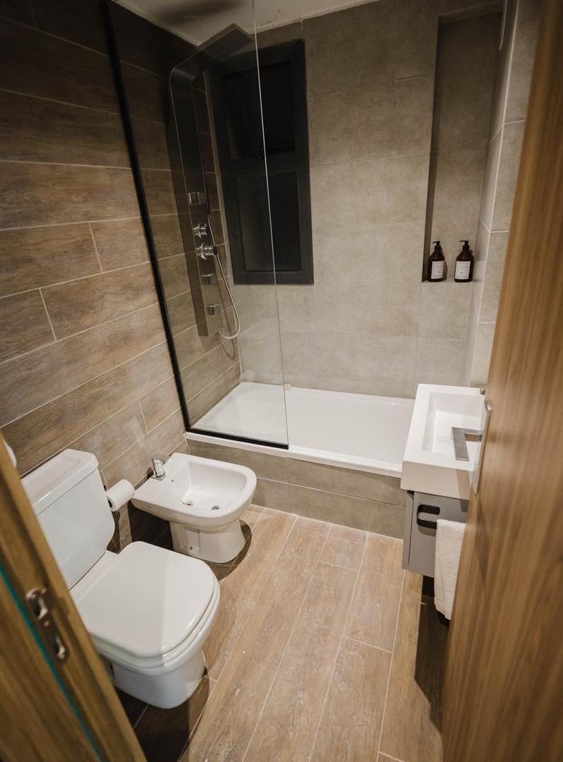 VENTA - DEPARTAMENTO UN DORMITORIO A ESTRENAR AL FRENTE CON BALCON - CENTRO RIO