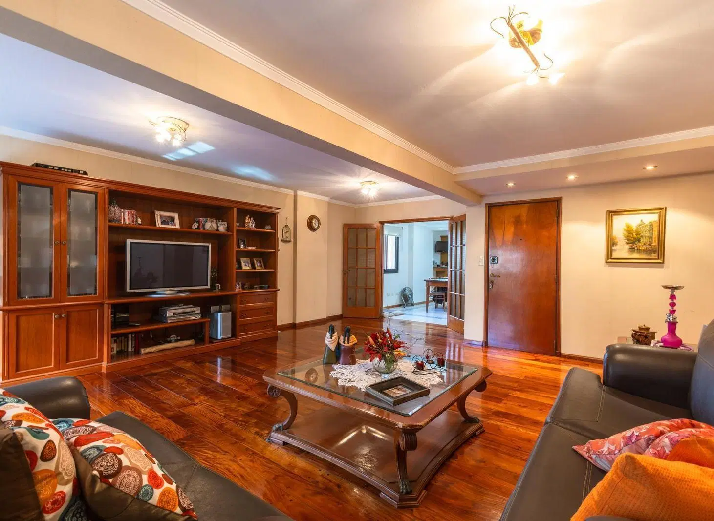VENTA DEPARTAMENTO PISO EXCLUSIVO TRES DORMITORIOS CON COCHERA Y BAULERA EN CENTRO RIO 5