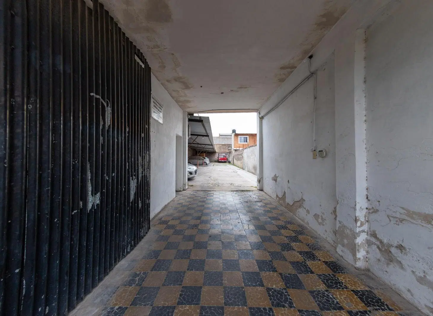 EN VENTA - COCHERA CON MONOAMBIENTE - REMEDIO DE ESCALADA DE SAN MARTIN 3