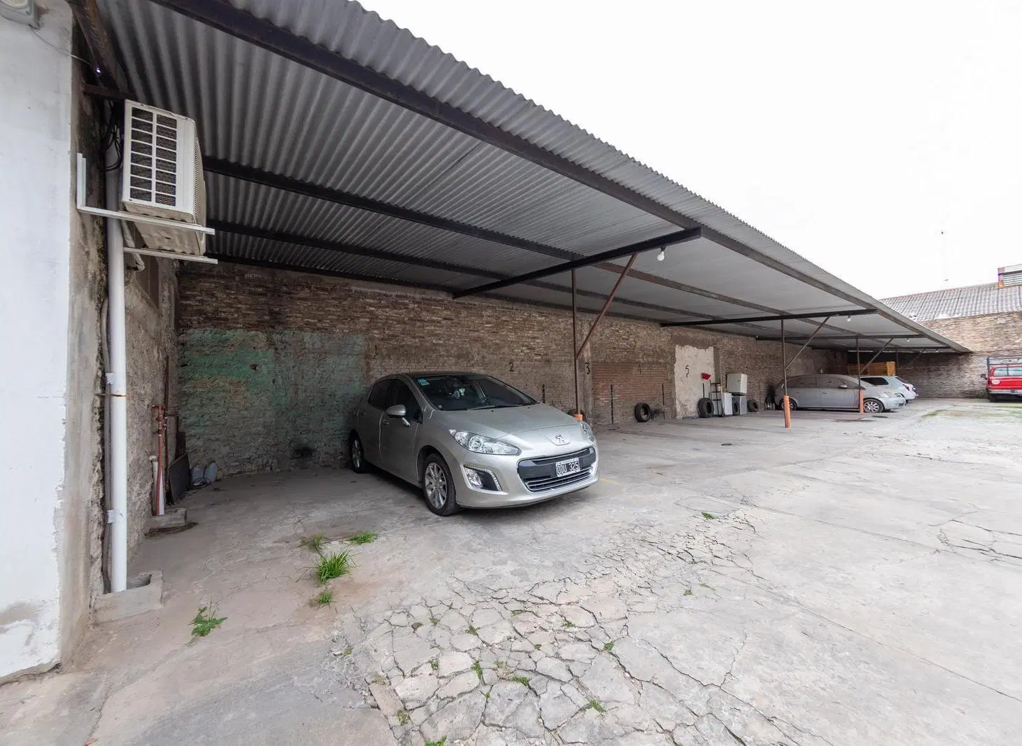 EN VENTA - COCHERA CON MONOAMBIENTE - REMEDIO DE ESCALADA DE SAN MARTIN 1