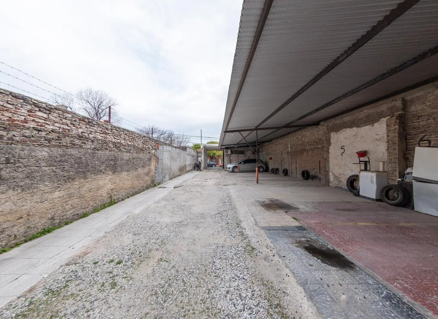 EN VENTA - COCHERA CON MONOAMBIENTE - REMEDIO DE ESCALADA DE SAN MARTIN 4