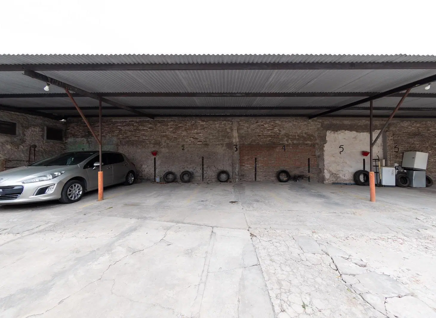 EN VENTA - COCHERA CON MONOAMBIENTE - REMEDIO DE ESCALADA DE SAN MARTIN 2