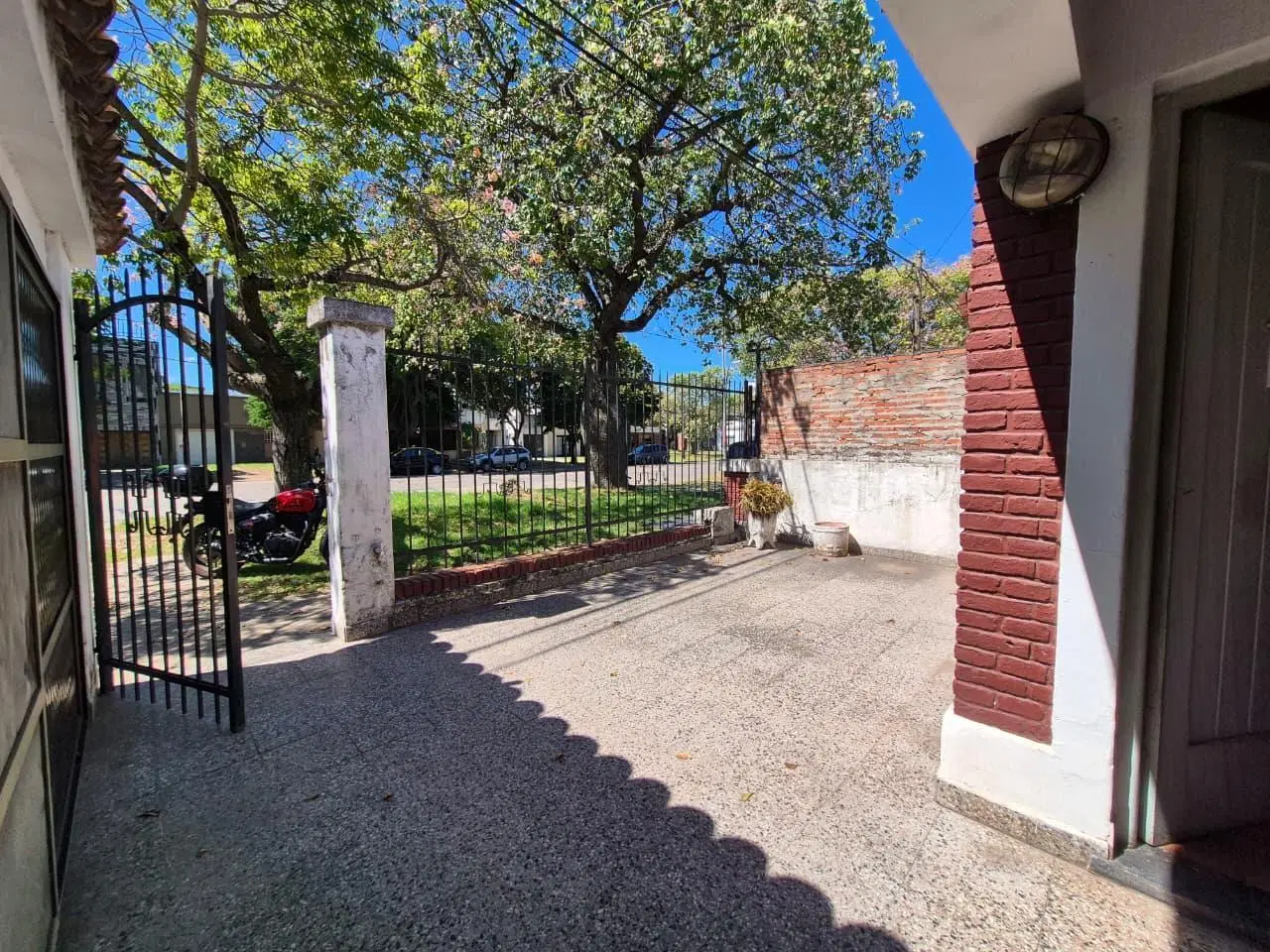 VENTA - CASA DOS DORMITORIOS - BARRIO CURA 1