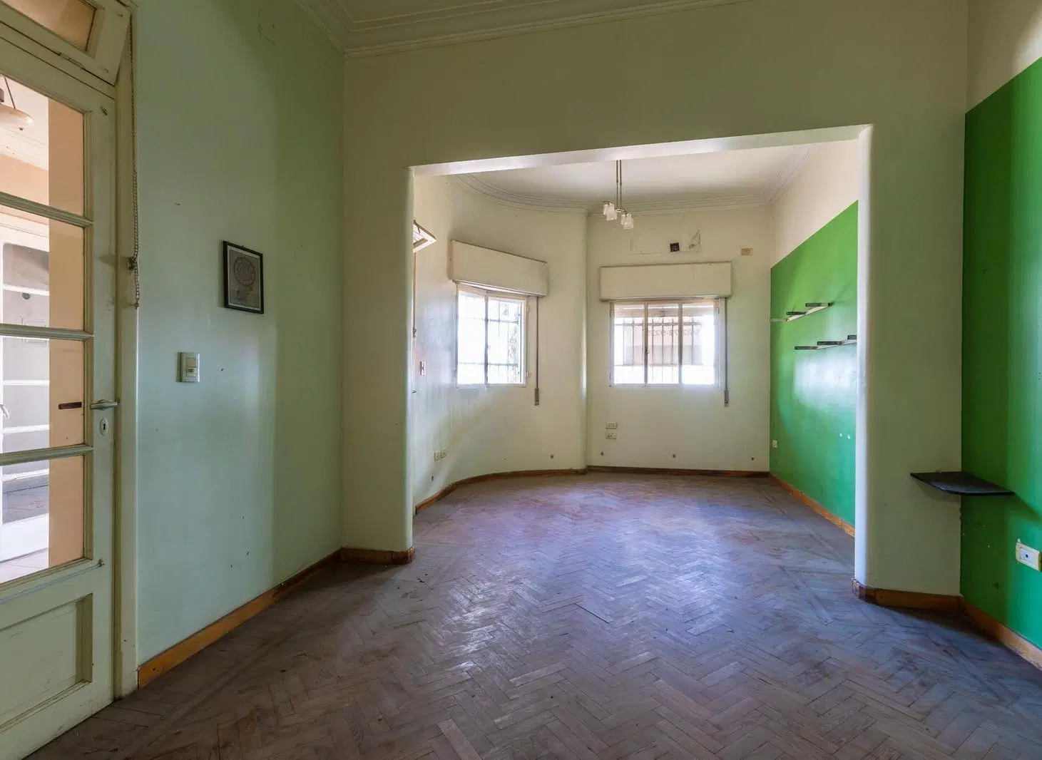 VENTA - CASA A REFACCIONAR CUATRO DORMITORIOS CON COCHERA Y QUINCHO - BARRIO ABASTO 4