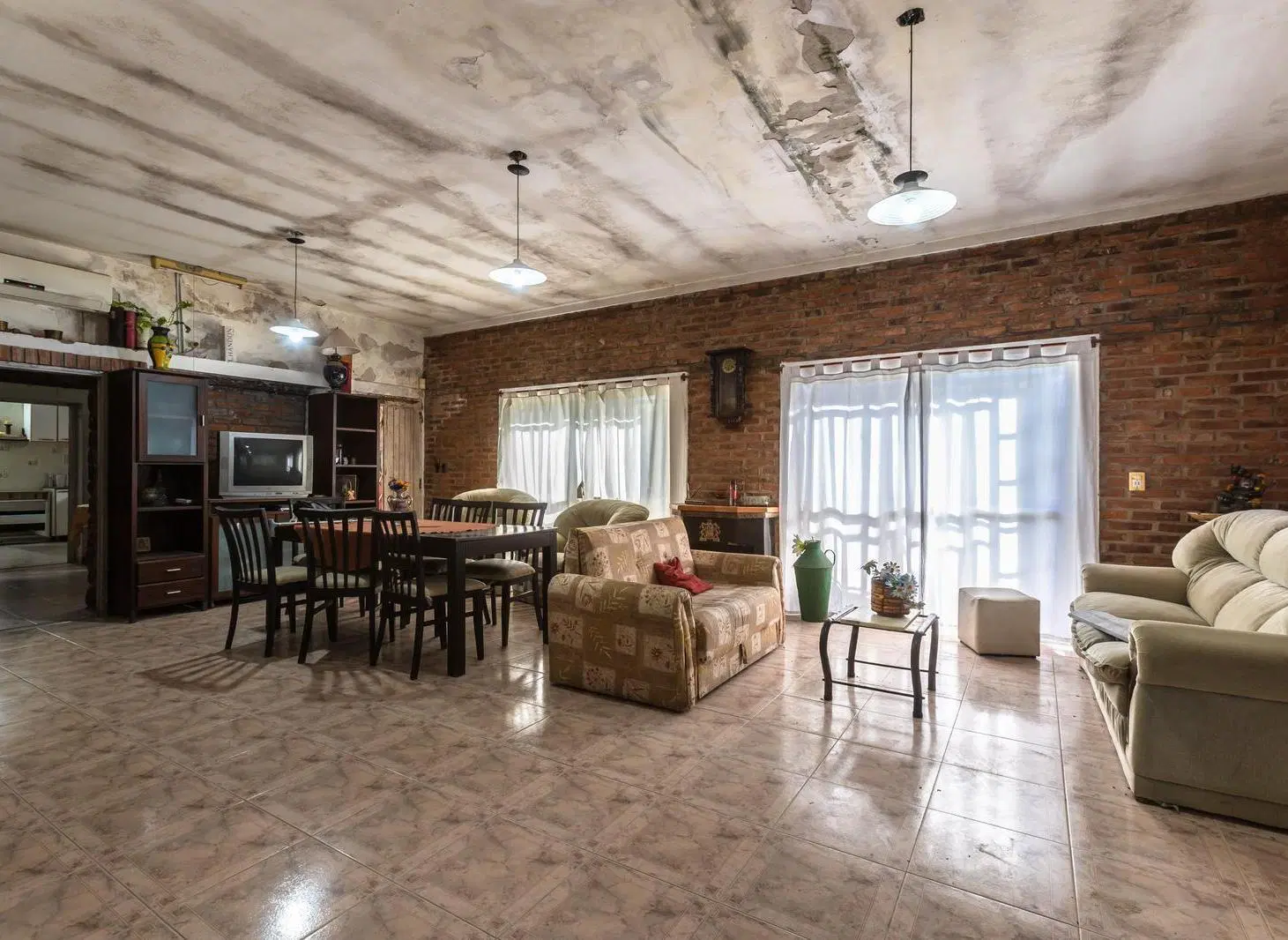 CASA EN VENTA DE 2 DORMITORIOS EN VENTA CON PISCINA FUNES 5