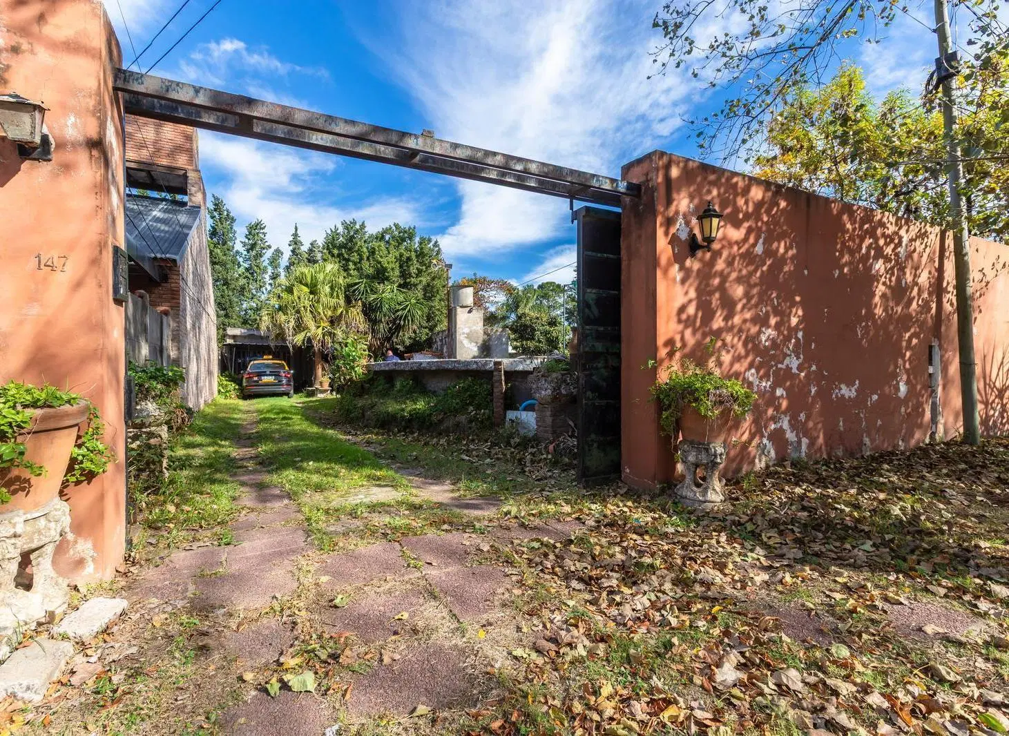 CASA EN VENTA DE 2 DORMITORIOS EN VENTA CON PISCINA FUNES 4