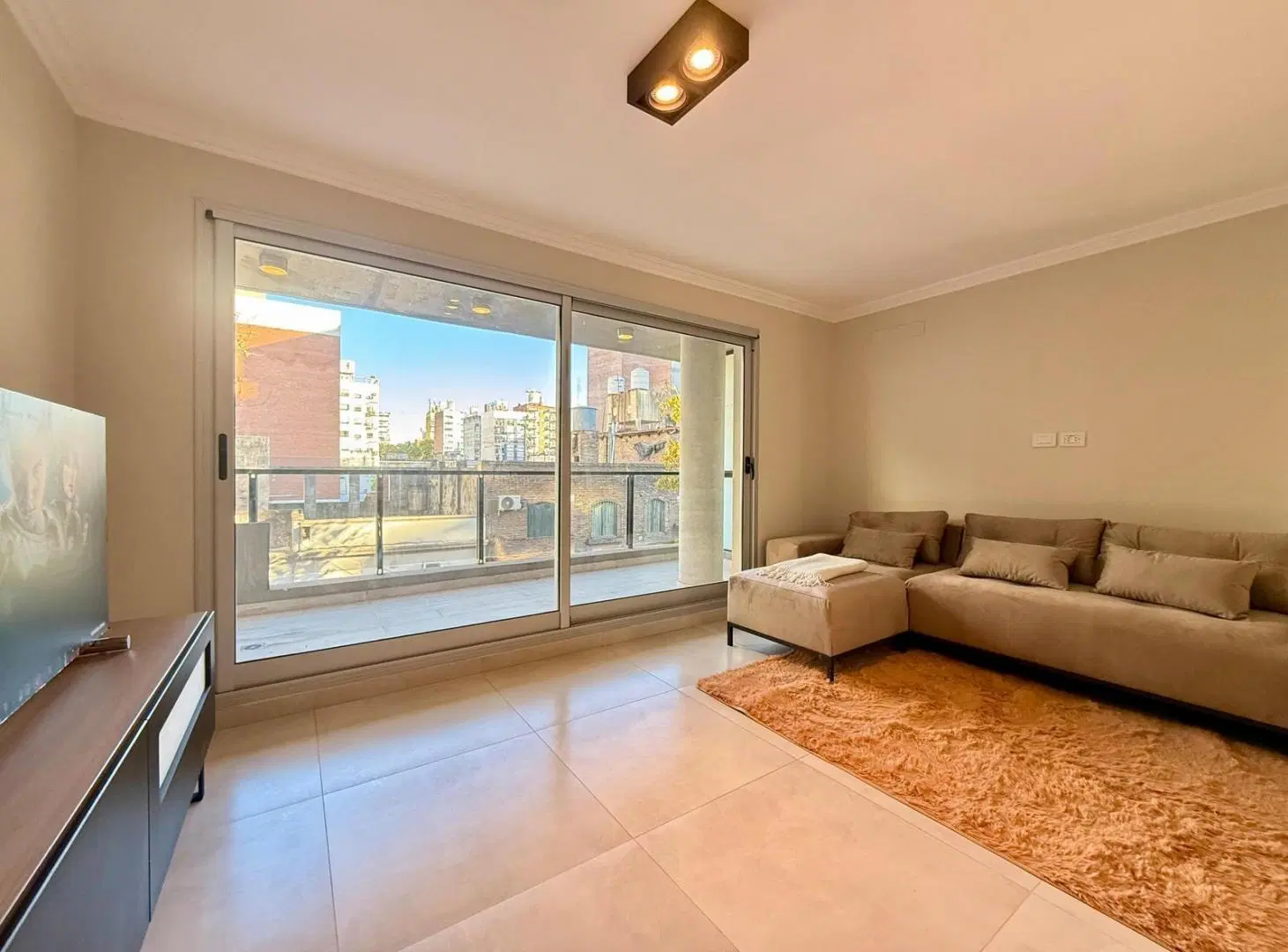 EN VENTA - DEPARTAMENTO SEMIPISO 3 DORMITORIOS CON COCHERA Y AMENITIES - CENTRO RIO, ROSARIO. 4
