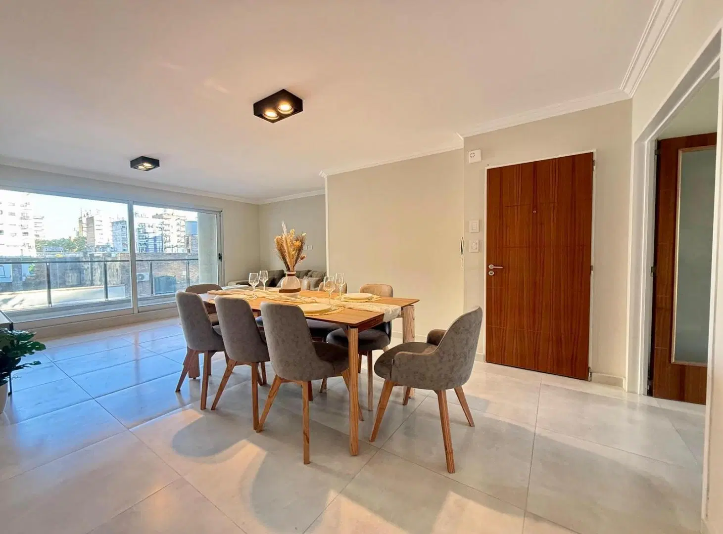 EN VENTA - DEPARTAMENTO SEMIPISO 3 DORMITORIOS CON COCHERA Y AMENITIES - CENTRO RIO, ROSARIO. 1