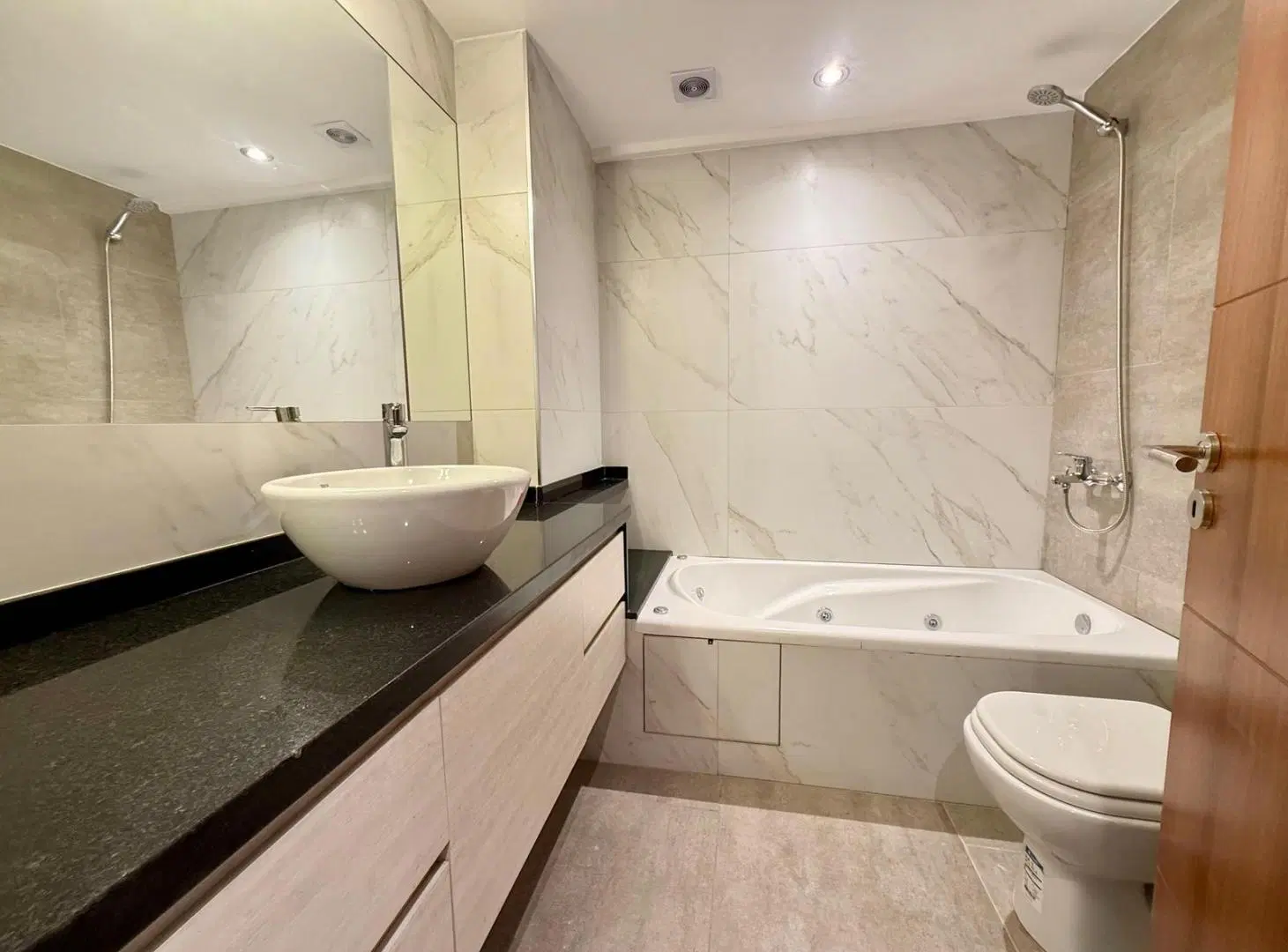 EN VENTA - DEPARTAMENTO SEMIPISO 3 DORMITORIOS CON COCHERA Y AMENITIES - CENTRO RIO, ROSARIO. 5