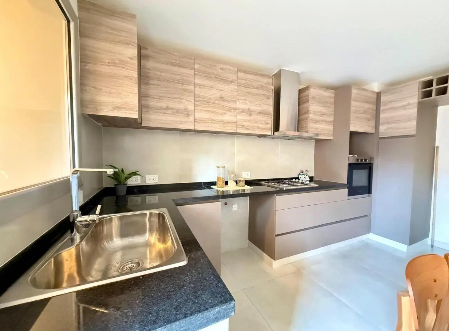 EN VENTA - DEPARTAMENTO SEMIPISO 3 DORMITORIOS CON COCHERA Y AMENITIES - CENTRO RIO, ROSARIO. 3