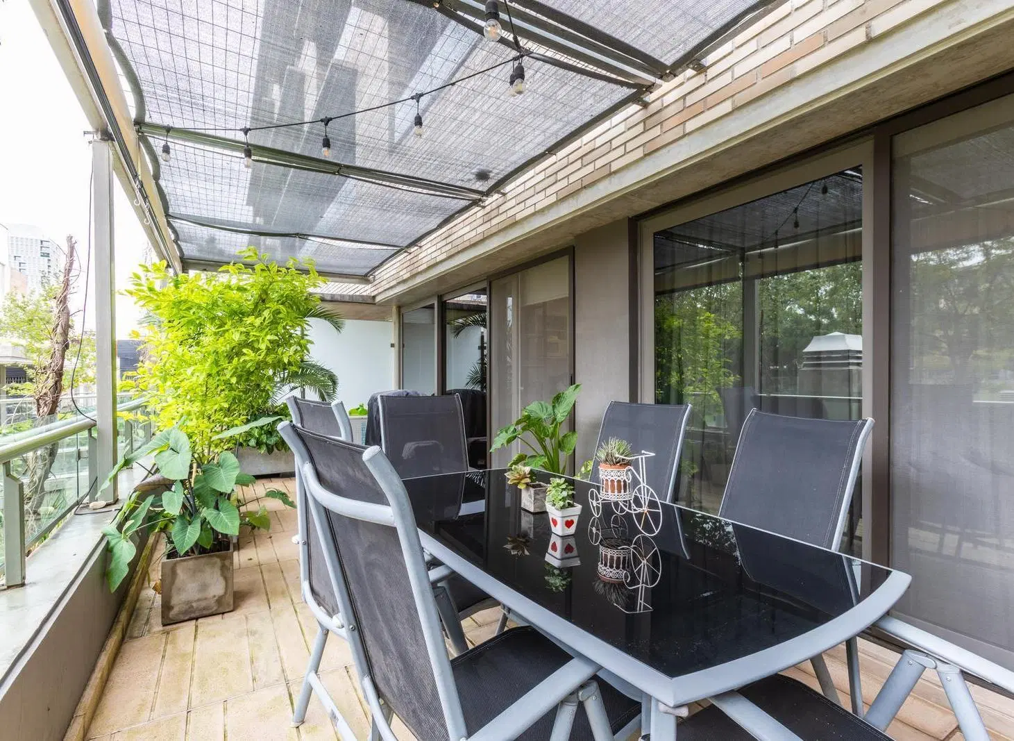VENTA - DEPARTAMENTO DOS DORMITORIOS CON COCHERA Y BAULERA - CONDO REFINERIA 5