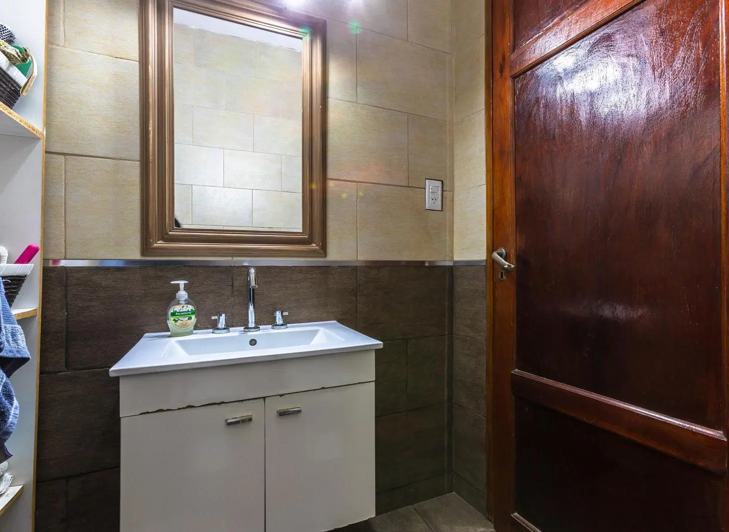 VENTA - CASA DE FRENTE CON 3 DORMITORIOS 2 BAÑOS y PATIO SECO C/PARRILLERO - ESPAÑA Y HOSPITALES 2