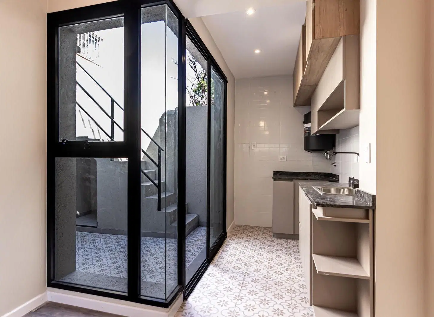 VENTA - CASA RECICLADA UN DORMITORIO - BARRIO ARROYIRO 2