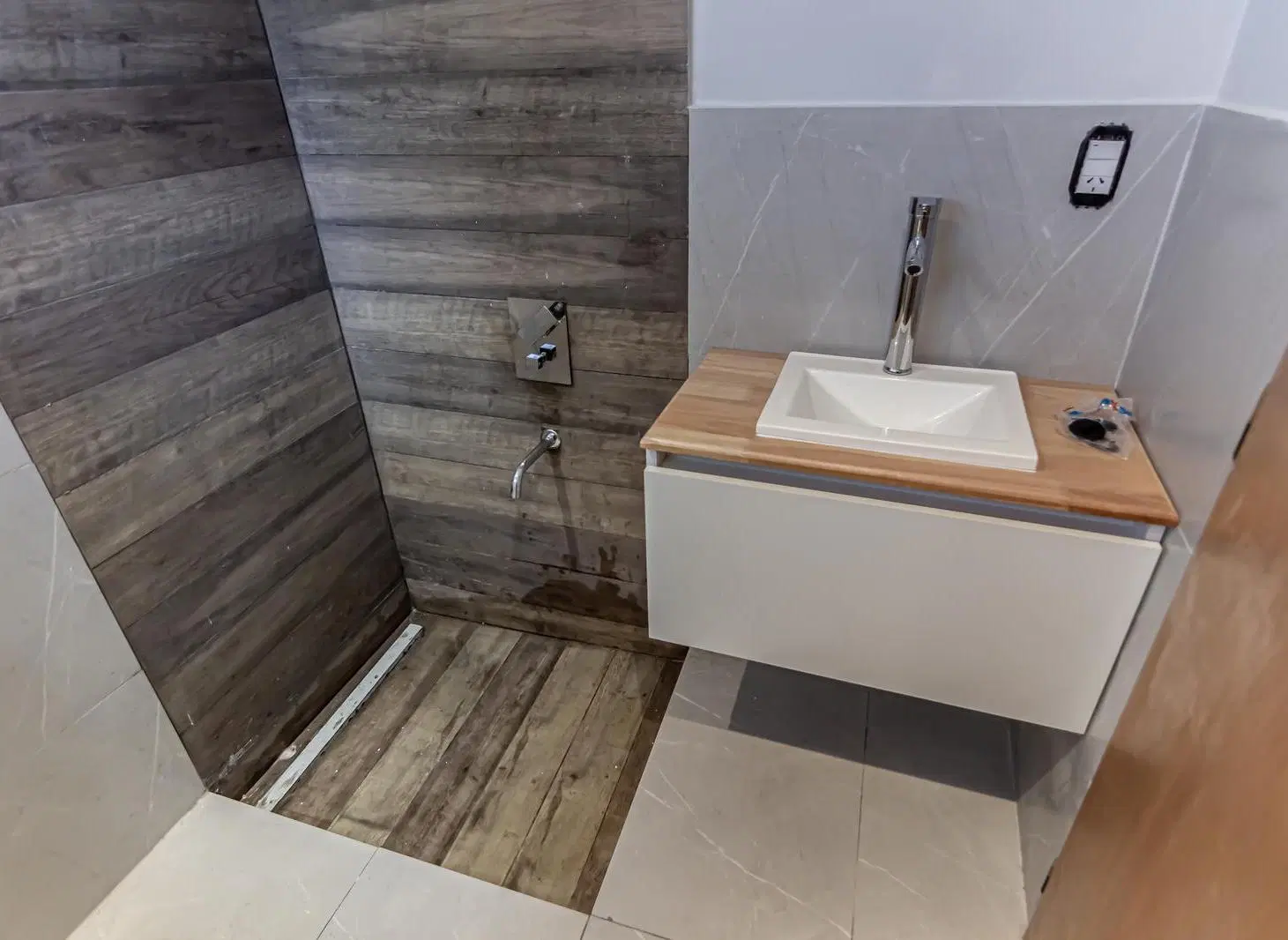 VENTA - CASA RECICLADA UN DORMITORIO - BARRIO ARROYIRO 8