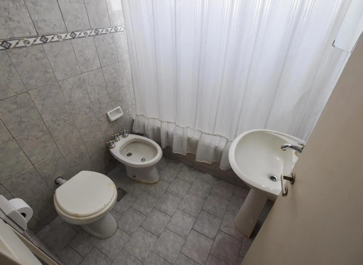 VENTA - DEPARTAMENTO DE 2 DORMITORIOS - BARRIO CENTRO 4