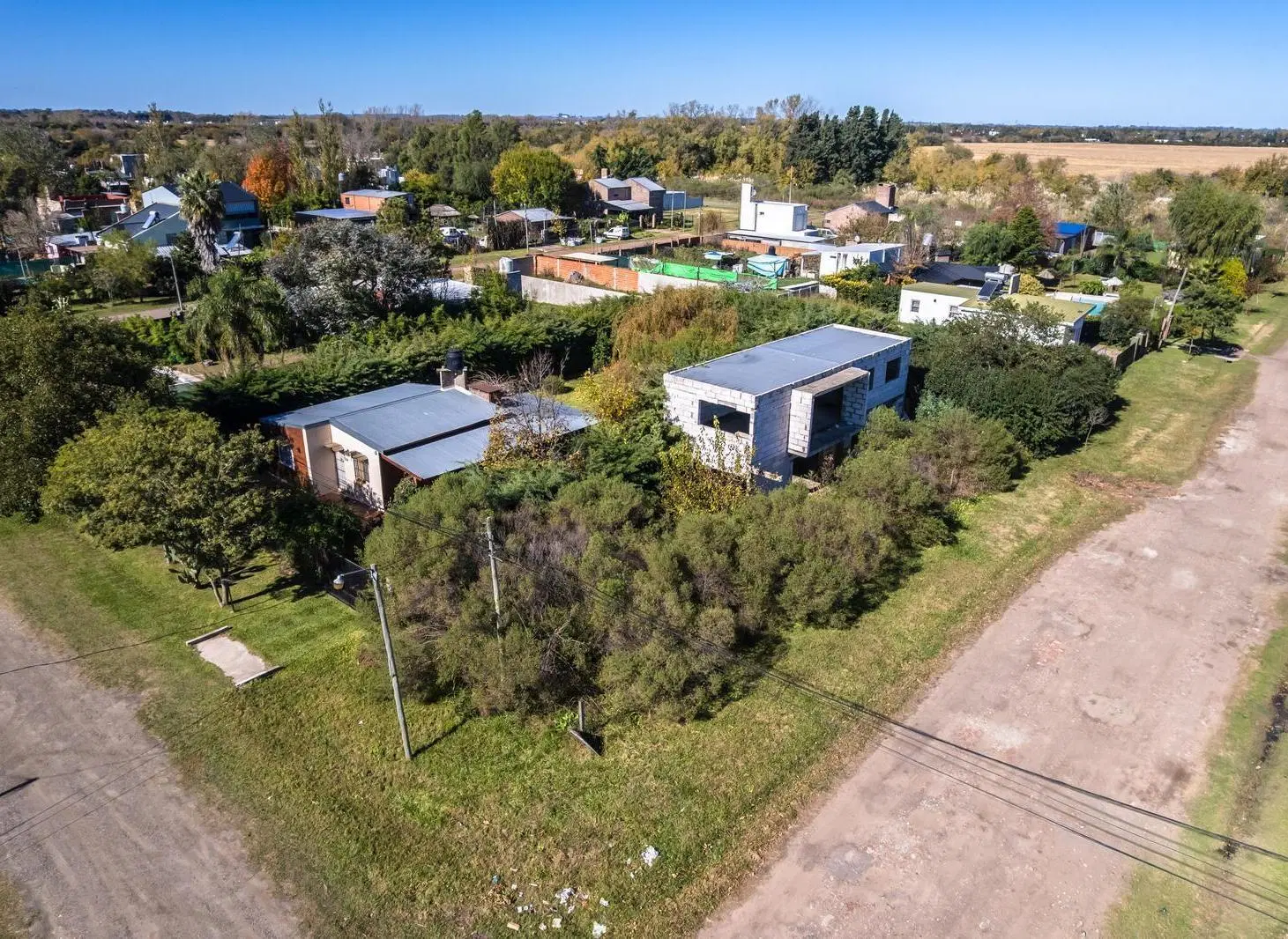 VENTA - CASA A TERMINAR DE 190M2 CONSTRUIDOS Y 330M2 DE LOTE - BARRIO BOSQUE AZUL ROLDAN 4